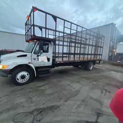 2005 INTERNATIONAL 4300 Flat Bed