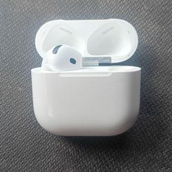 Apple Air Pod 4 W/ ANC (Active Noise Control)