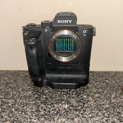  Sony - Alpha 7S III Full-frame Mirrorless Camera (Body Only) - Black