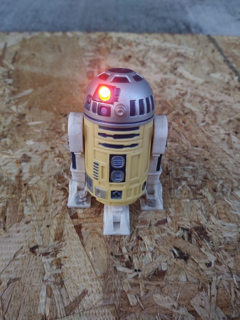 Star Wars Hasbro 2004 R2D2 Action Figure HTF w/ Lights and Sounds