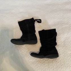 Women’s Shoes / Size 8 / $15 Each 