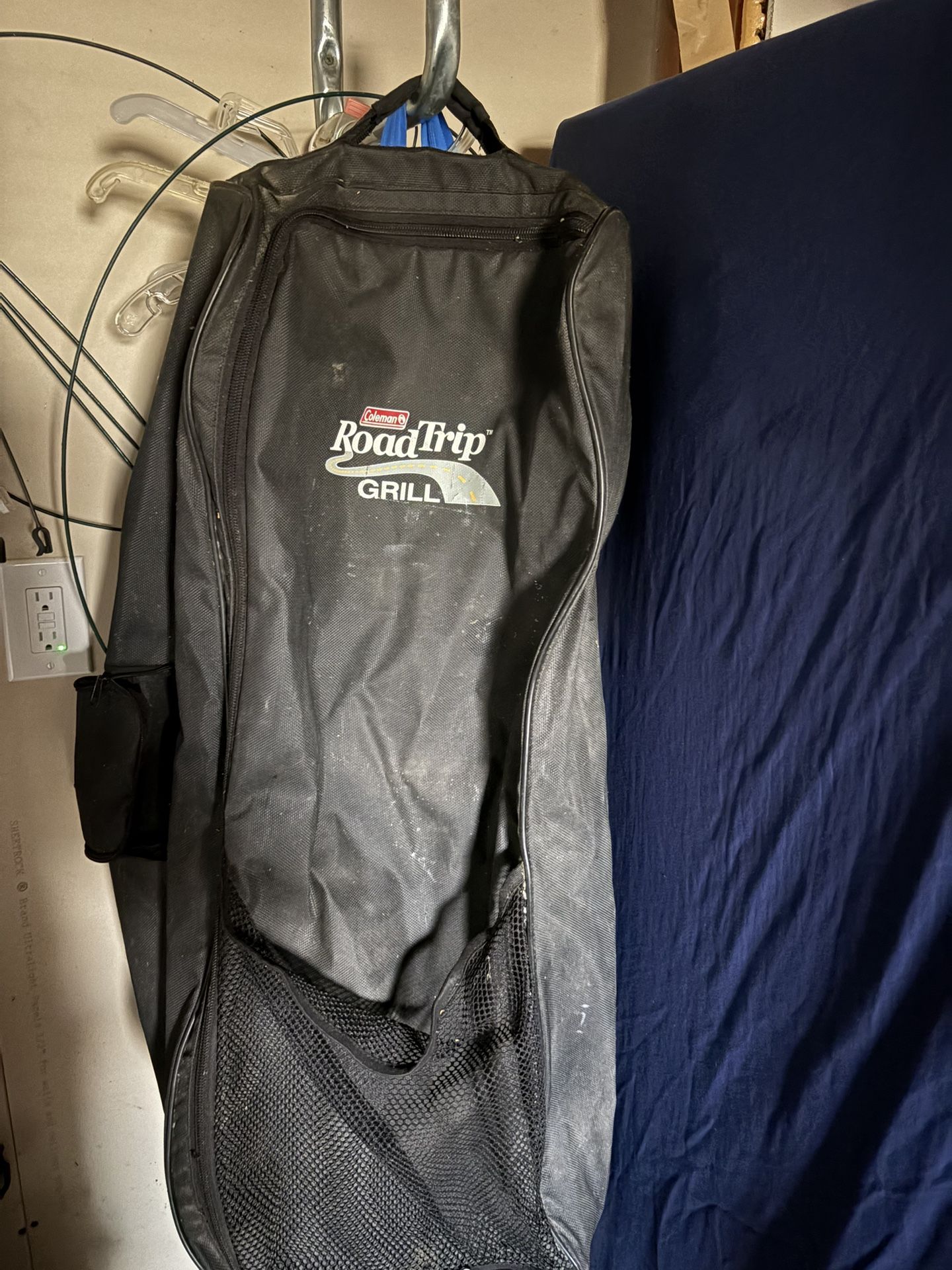 Coleman Road trip (Camp or Home) portable grill with rolling