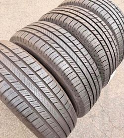 📲☎️ 225/65/17 Michelin Set de  Tires con 70% de vids las 4