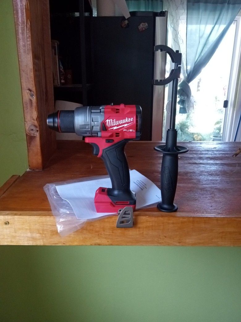 Milwaukee 18v Fuel. New Hammer Drill. 1/2". W/ Handle