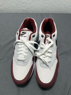 NIKE AIR MAX 1 Size 9