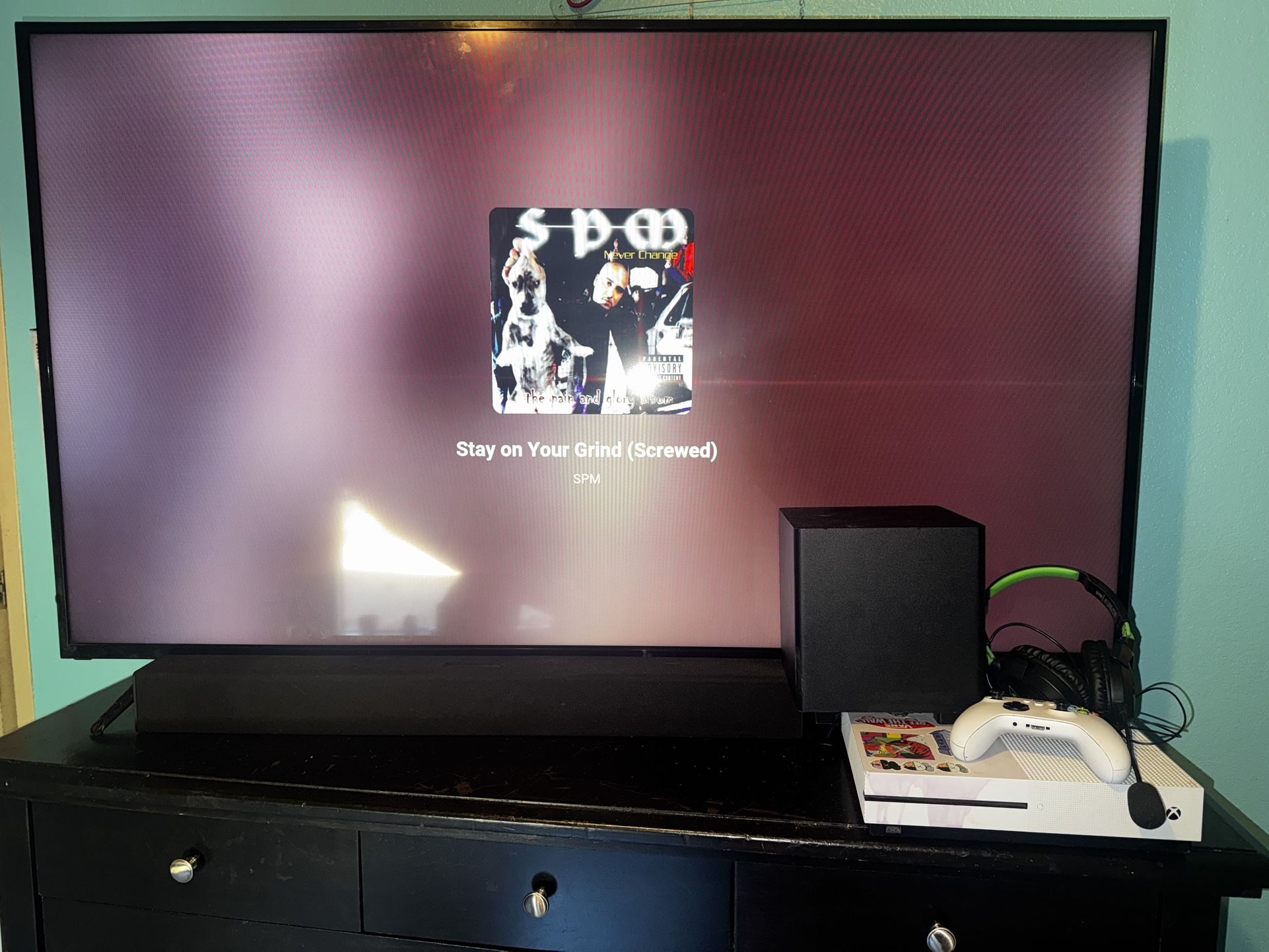 TV + Sound Bar + Xbox One