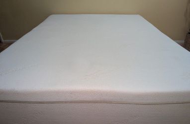 Premier Bedding Qu,een Memory Foam Ma,ttress 13" with Box Spri,ng. Free same-day delivery.