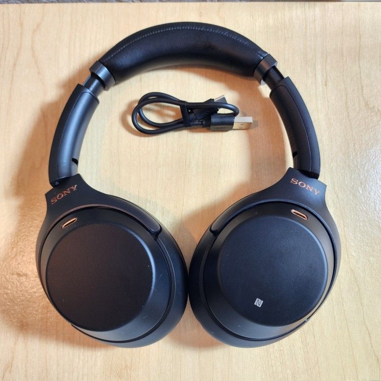 Sony WH1000XM3 Noise Cancelling Headphones, Wireless Bluetooth Over the Ear Headset – Black