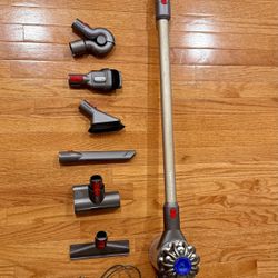 Dyson V8 Animal Cordless With 6 Accessories 
