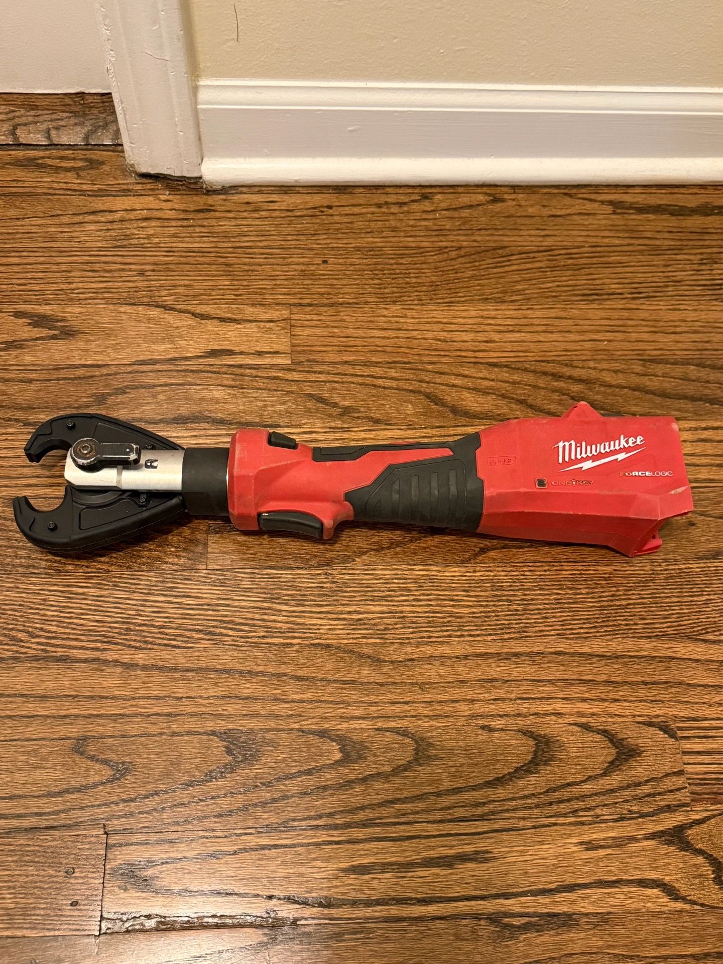 M18 18V Lithium-Ion Cordless FORCE LOGIC 6 Ton Linear Utility Crimper with O-D3 Jaw