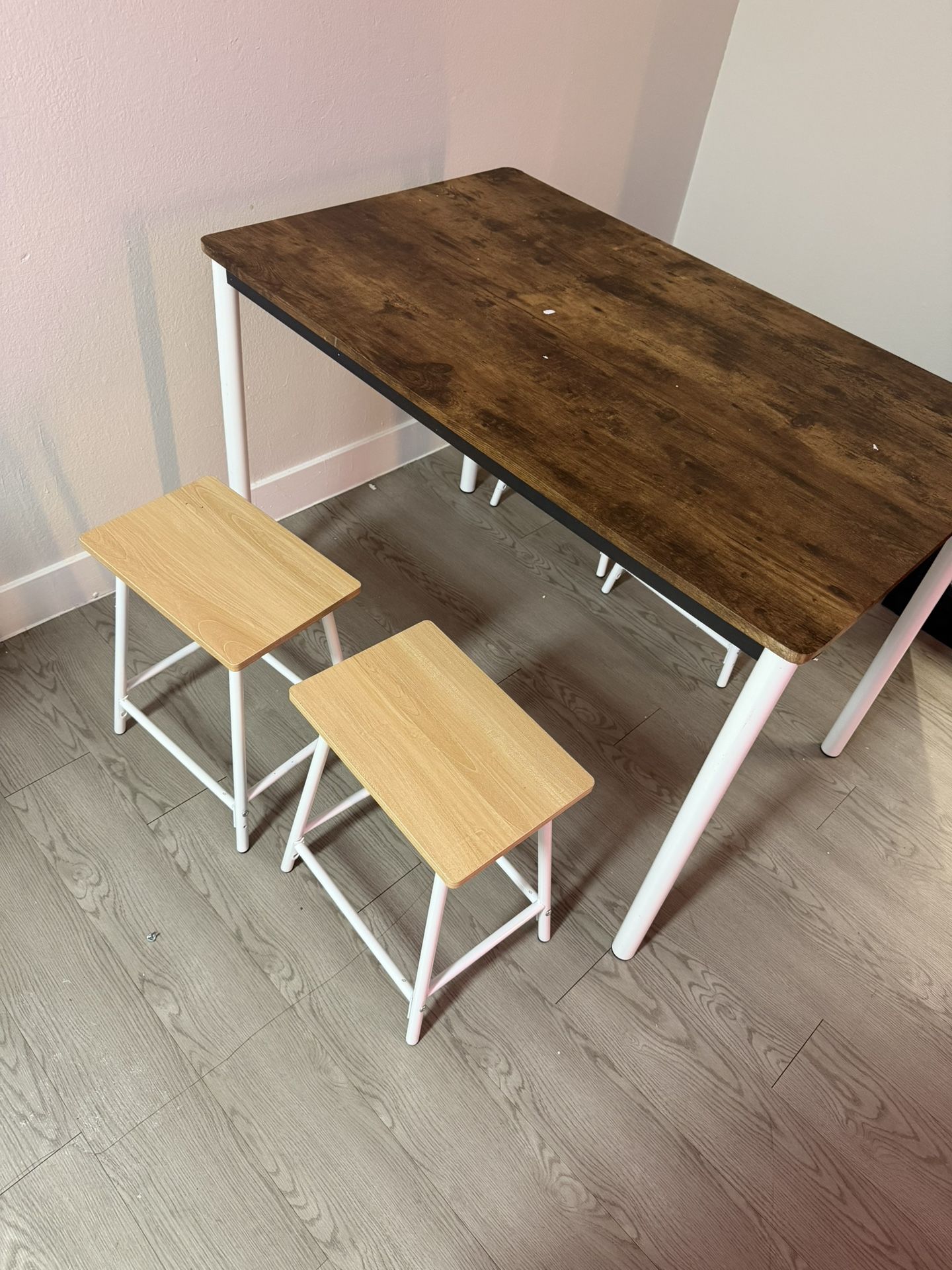 Table With 4 Stools