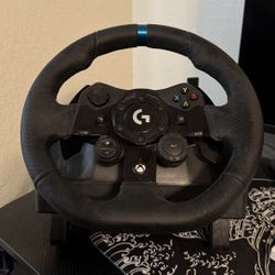 Logitech G923 Racing Wheel + Pedals (PC/Xbox)