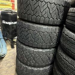 35 X 13.50 R20 Nitto Riddge Grappler Set of 4 in Excellent Condition