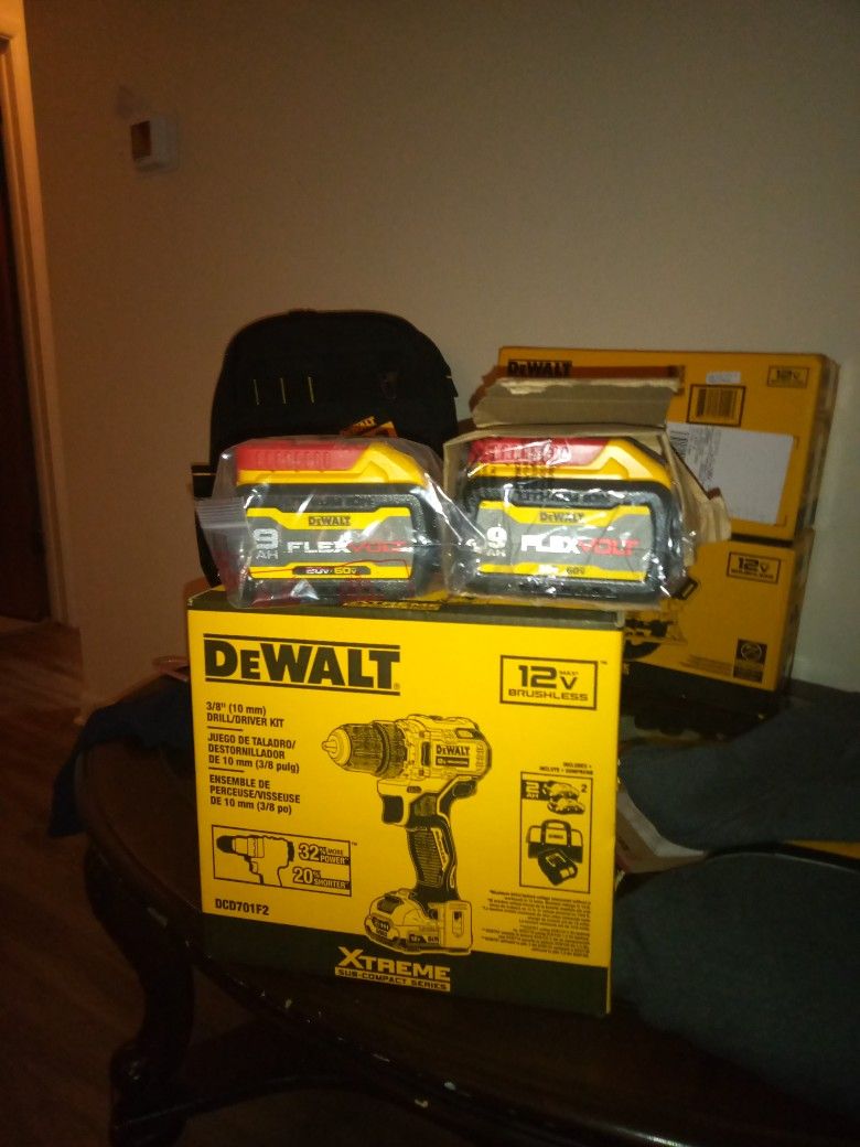 3/8 Drill With Two Batteries And Two FLEXVOLT 9 AH BATTERIES.