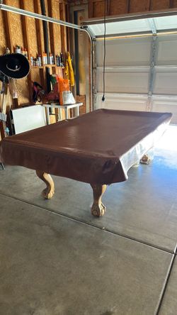 Pool table comes with everything on the pictures