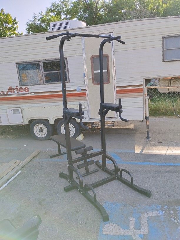 Bench Press And Pull Up Apparatus