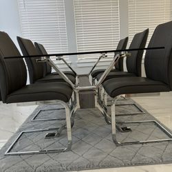 Beautiful Glass Dinning Table Of 6 