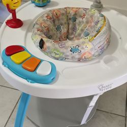 Baby bouncer, adjustable height