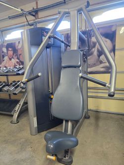 Life fitness chest press