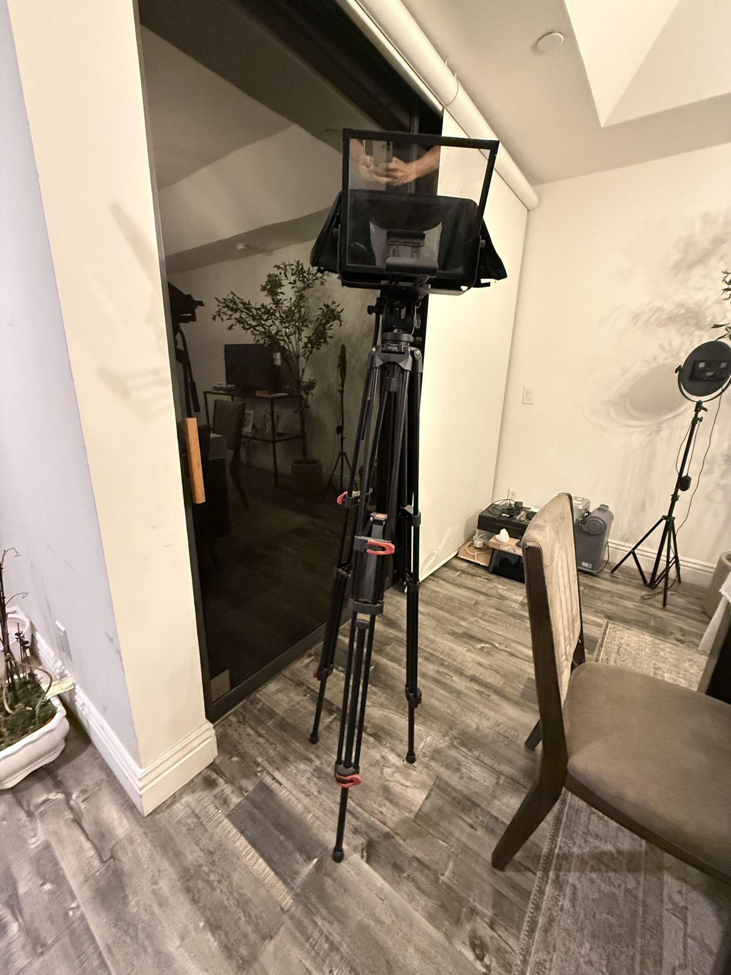 Glide Gear Teleprompter With Tripod