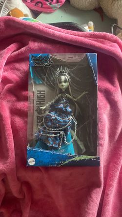 Monster high dolls boxes 65 each