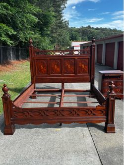 Beautiful antique King Size bed with Night Stand