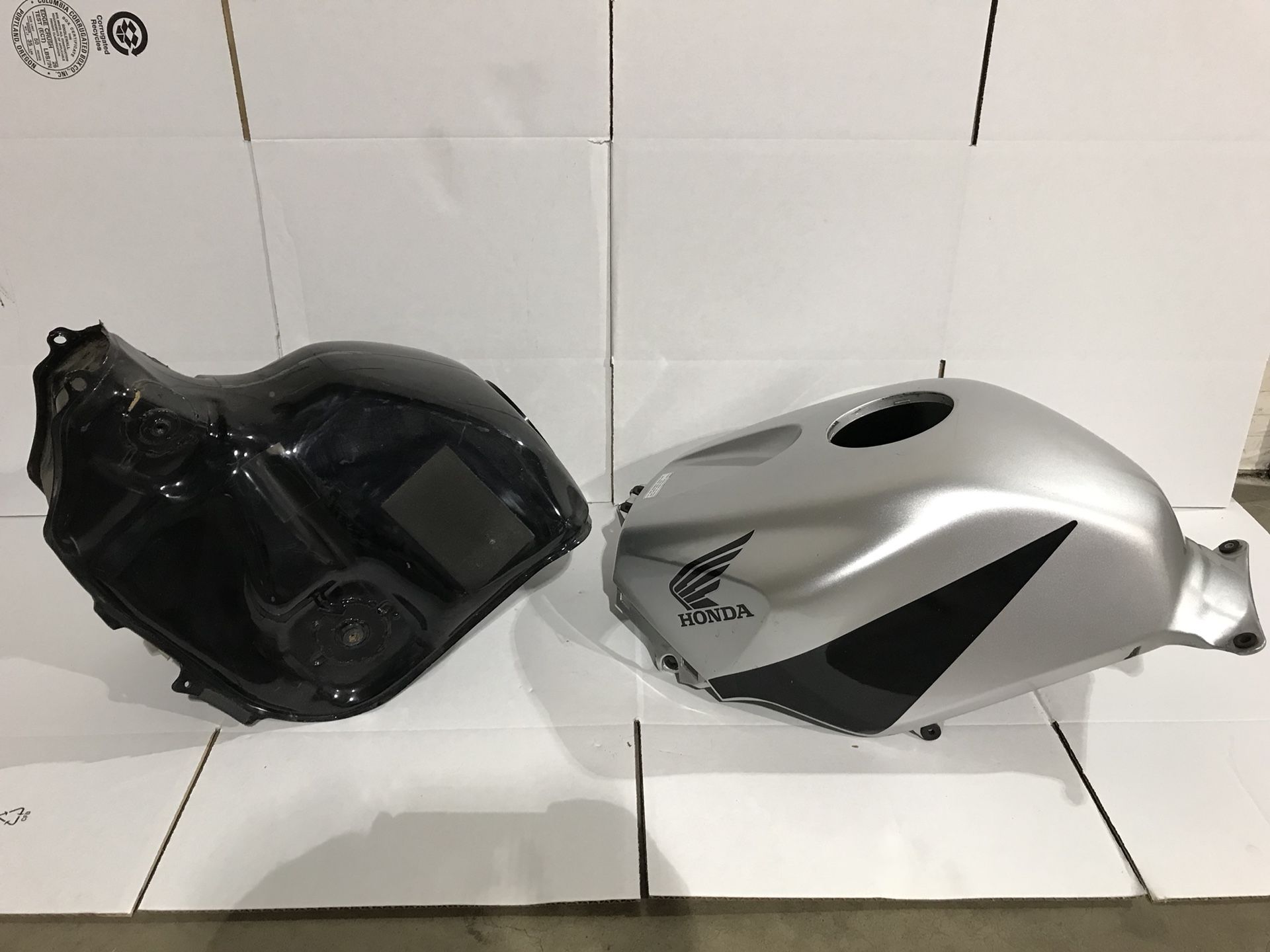 03-06 Honda CBR600RR Gas Fuel Tank Cover Pump