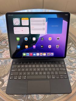 Like New Apple iPad Pro 12.9" Wifi + Magic Keyboard