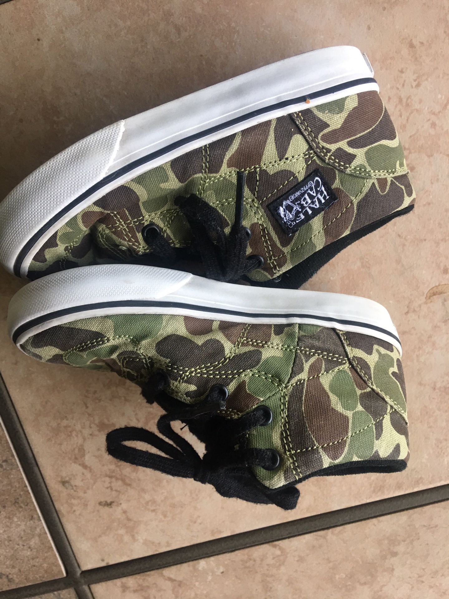 Vans camouflage half cab skate shoes size 8.5c