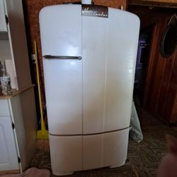 Antique Stove And Fridge 