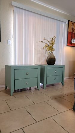 2 BEAUTIFUL NIGHSTANDS FOR SALE! IN GREAT CONDITION, HIGH QUALITY