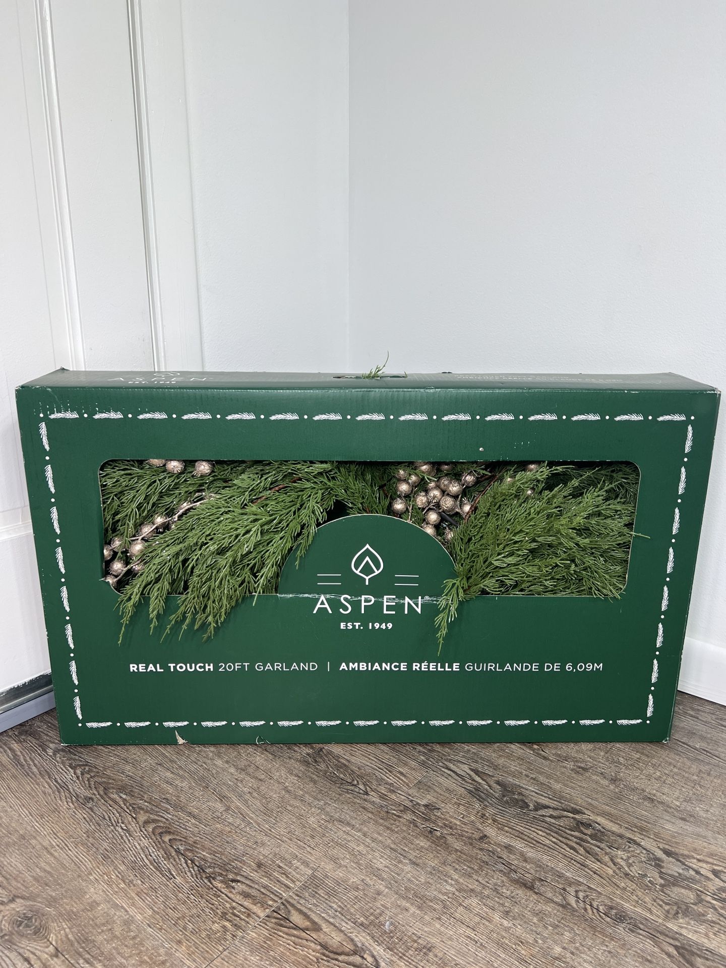 Aspen Real Touch 20 Foot Christmas Garland -NEW IN BOX