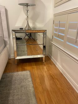 2 Mirrored Nightstands
