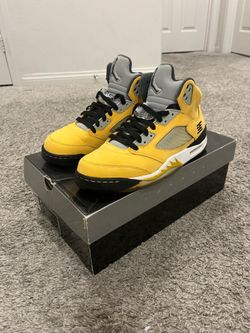 2011 air jordan 5 tokyo (sole is damage)