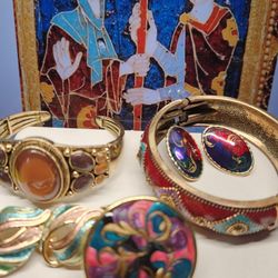 #2173, MID CENTURY ENAMEL JEWELRY LOT, BRACELET, CLIP, EARRINGS
