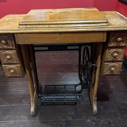 Singer Vintage Sewing Table With Drawers