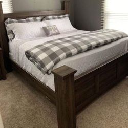 Juararo Queen Size Poster Bed Dark Brown By Ashley 🌟Delivery Available 🚛New Brand 🔥On Display 🏠