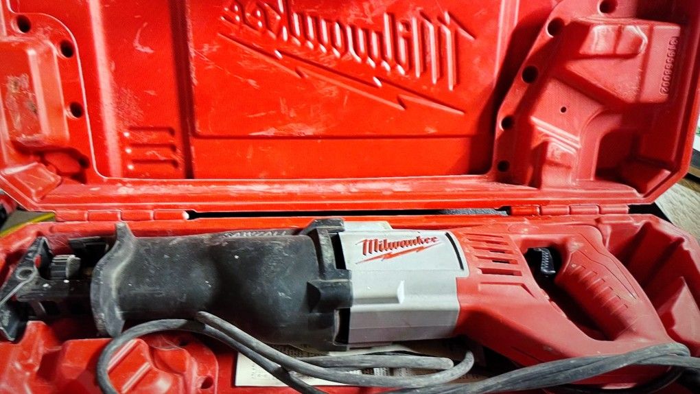 Milwaukee Electric Saw Saw