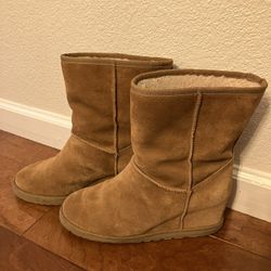 Ugg Classic Femme Boots Size 10