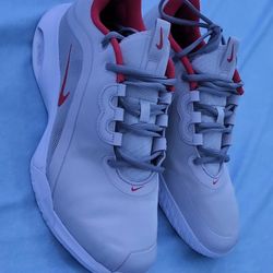 NIKE AIR MAX  SHOES  FOR  MEN,S SIZE  11 NEW Without box
