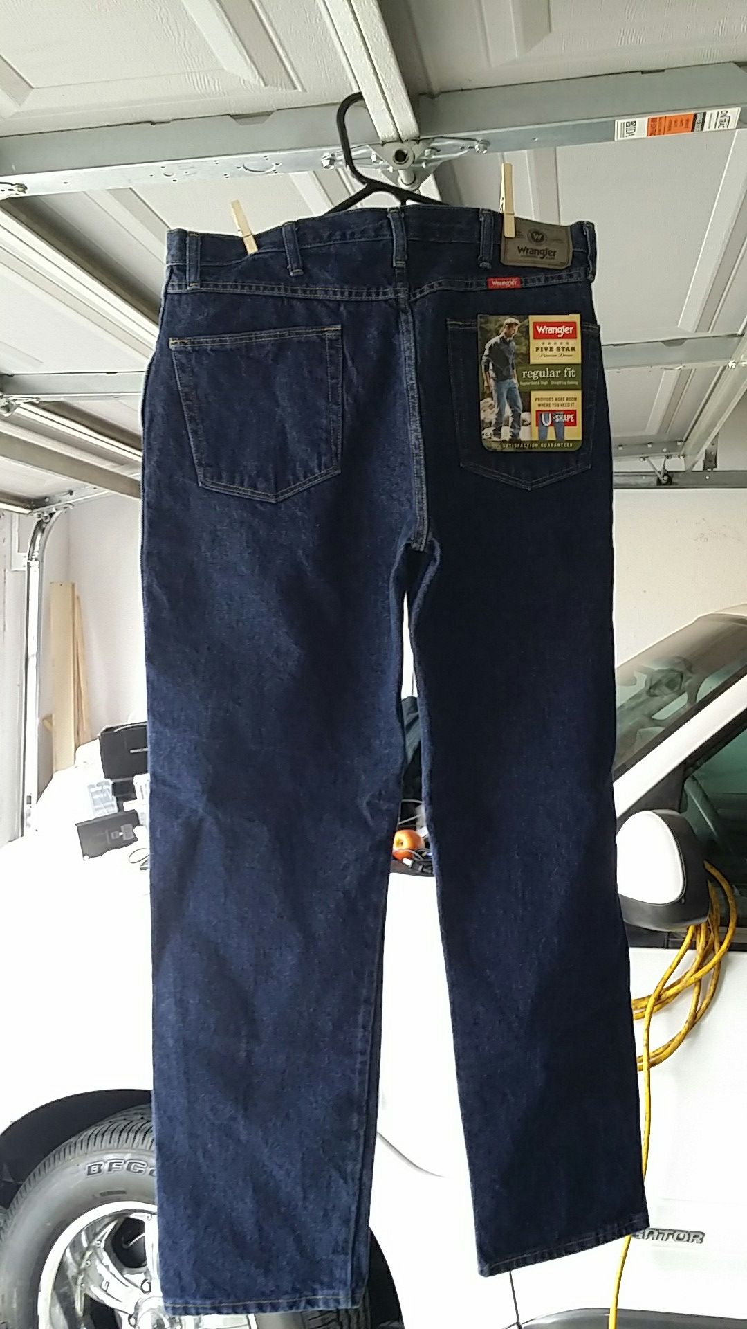 Jeans wrangler authentic regular fit size w36 l32 new