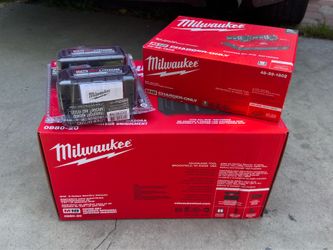 Milwaukee M18 Wet/Dry Vacuum 2 Gal w/ 2 Batteries + Dual Charger