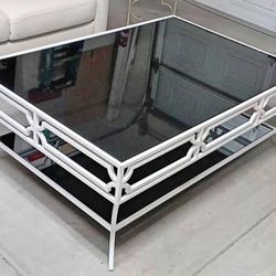 BEAUTIFUL WHITE COFFEE TABLE 