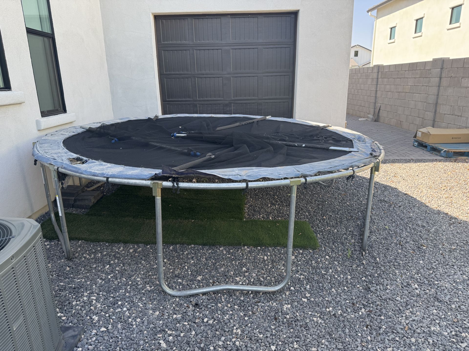 14’ Round Trampoline