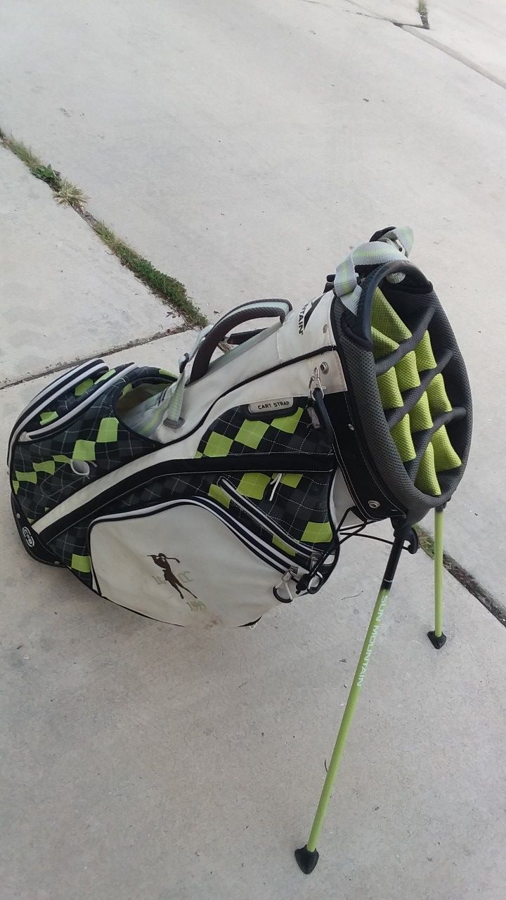 Sun mountain golf bag used but in very good condition with plenty of