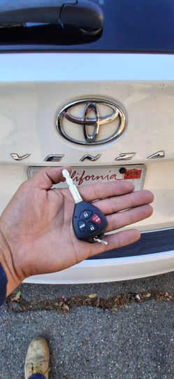 Car Keys / Fobs / Llaves De Carro