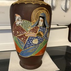 Beautiful Vintage 8.5” Japanese Vase in good shape! 