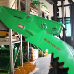 Excavator Caterpillar Weld-On Manual Thumb, Fits All Machine That Weight 33 To 45 Tons.