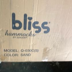 sun chairs by Bliss have 2 barnd new also come with sun shade for top of head 