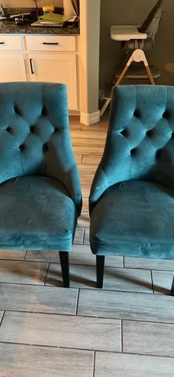 2 beautiful emerald green chairs